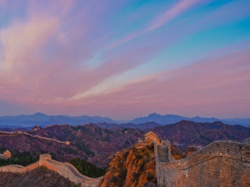 What Are the Special Designs of the Arrow Windows on the Great Wall